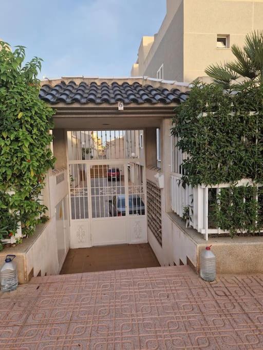 Magnifico Chalet Adosado En Torrevieja, Alicante. 外观 照片