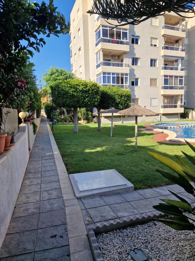 Magnifico Chalet Adosado En Torrevieja, Alicante. 外观 照片